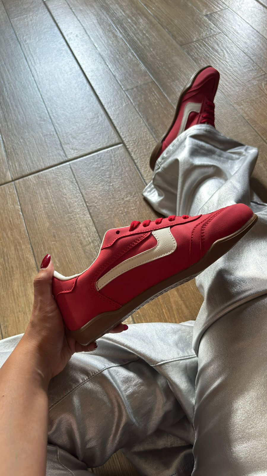 LIA ROJO  image 1