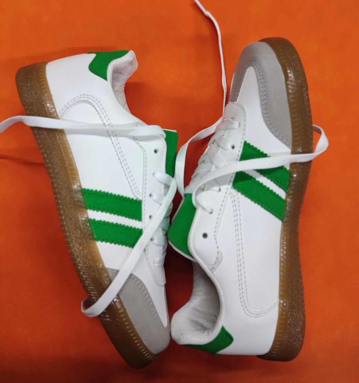 SamVIPA caballero blanco verde  image 0
