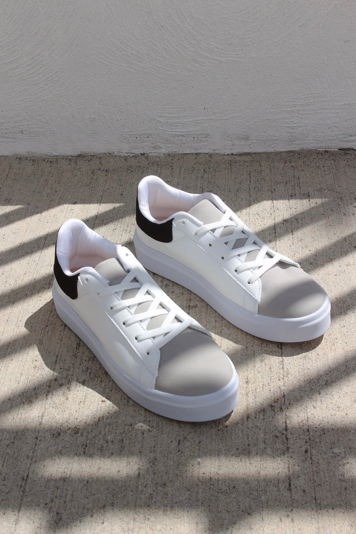 LUCAS GRIS NEGRO  image 1